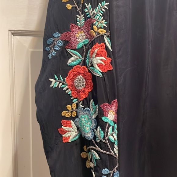 Johnny Was embroidered blouse - Picture 5 of 8